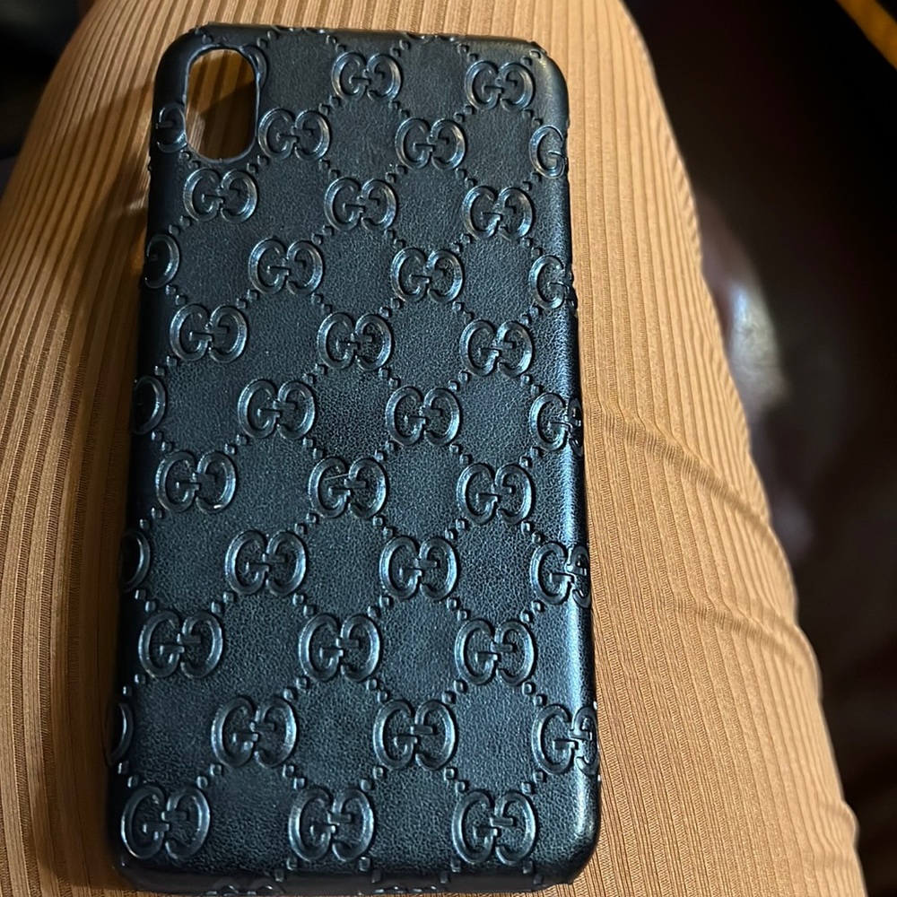 Super cute I phone 10plus Gucci case